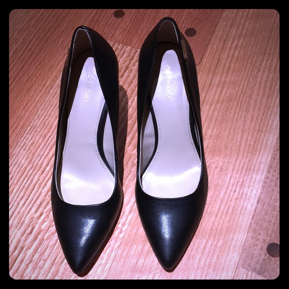 calvin klein kimberly pump